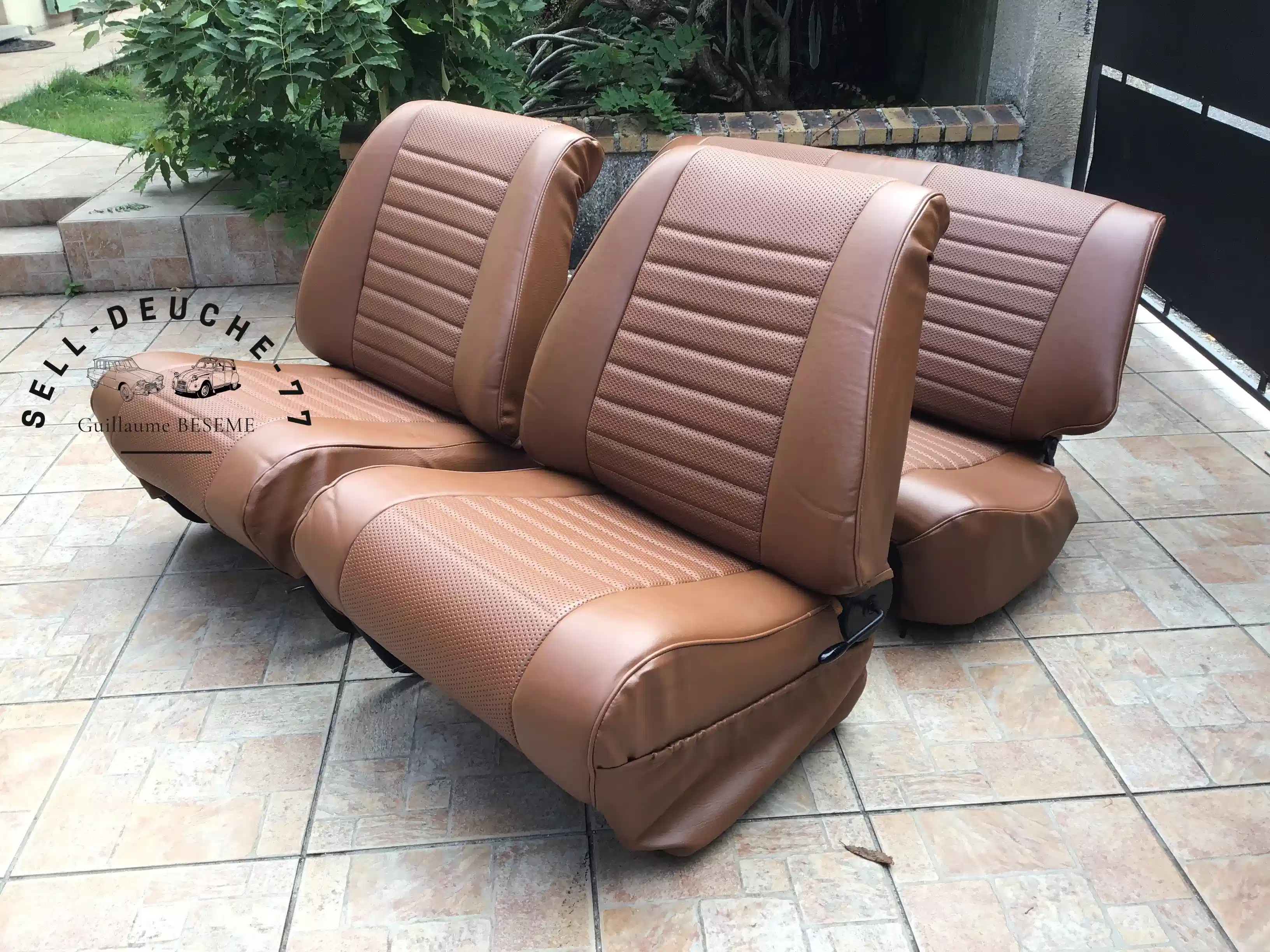 Sellerie en Skaï lisse / perforé marron, modèle AMI8 break, année 1973/1979