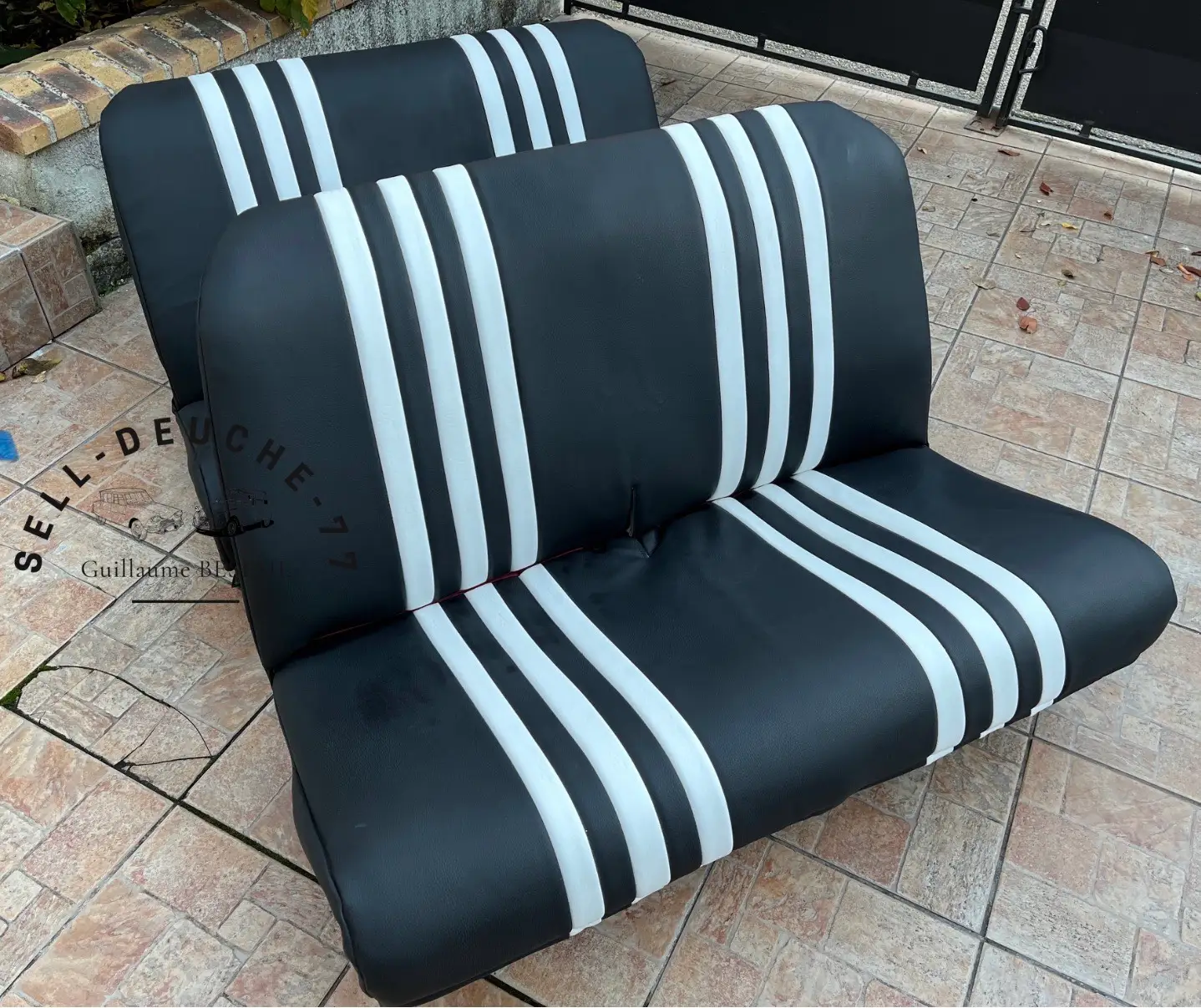 Sellerie en Skaï noir rayé blanc, modèle 2CV / DYANE, année 1970/1990