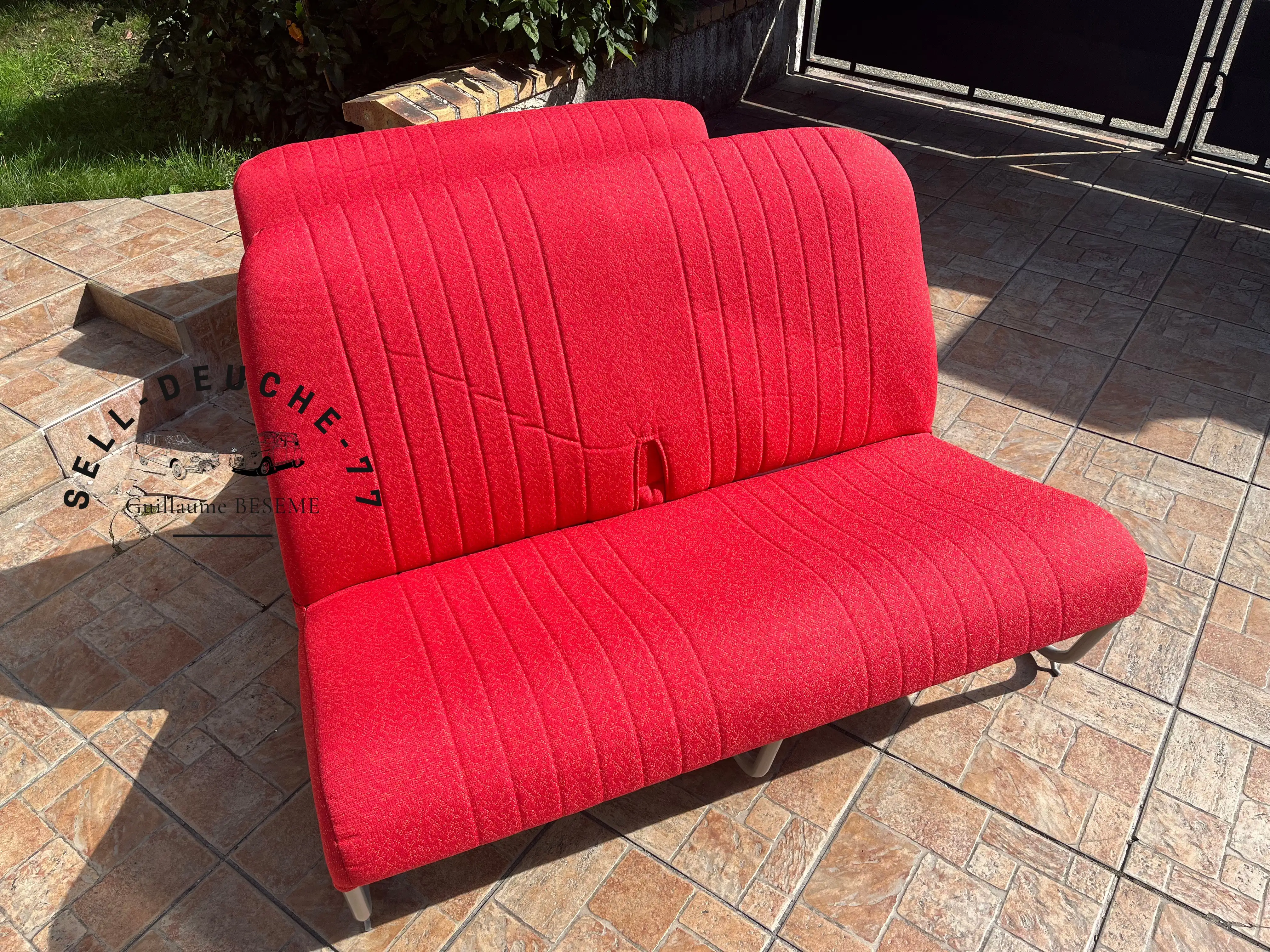 Sellerie en tissu rouge diamanté, modèle DYANE Luxe, année 1969