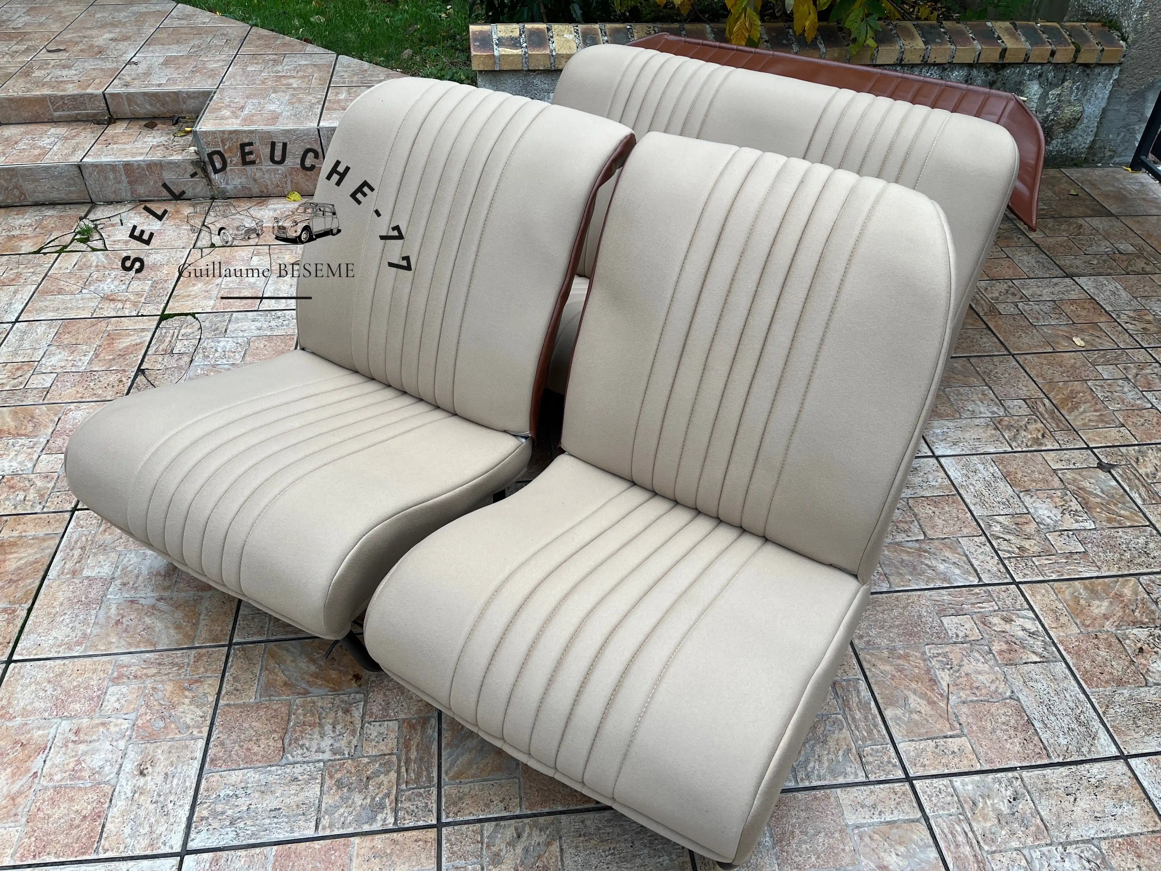 Sellerie en tissu velours beige / Skaï marron, modèle 2CV4, année 1976