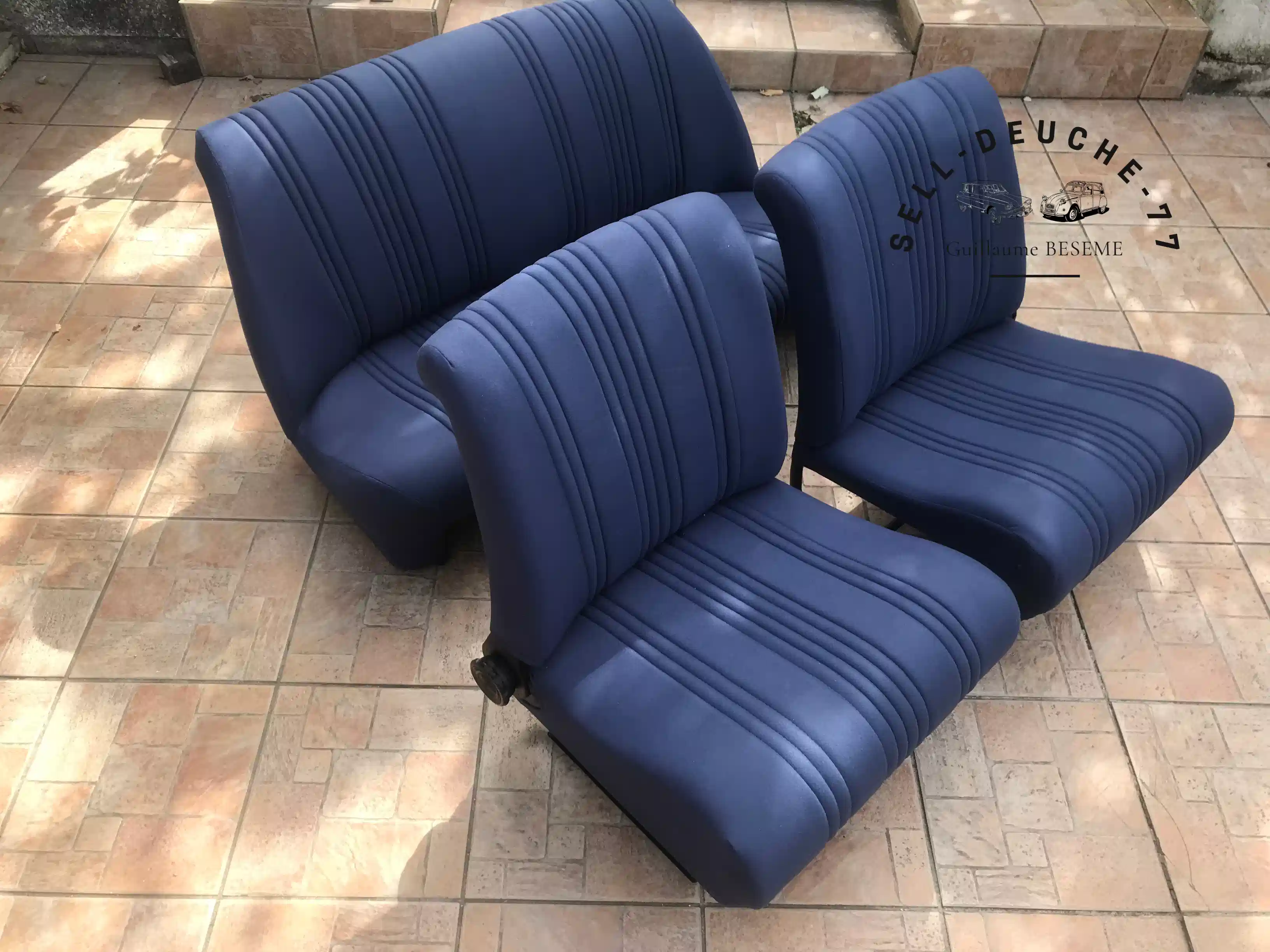 Sellerie en Tissu velours bleu, modèle AMI8 berline Confort, année 1969/1973